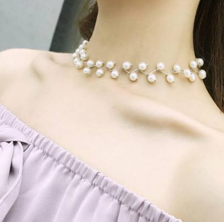 Zig Zag White Choker Necklace with Matching Earrings and Dori Back